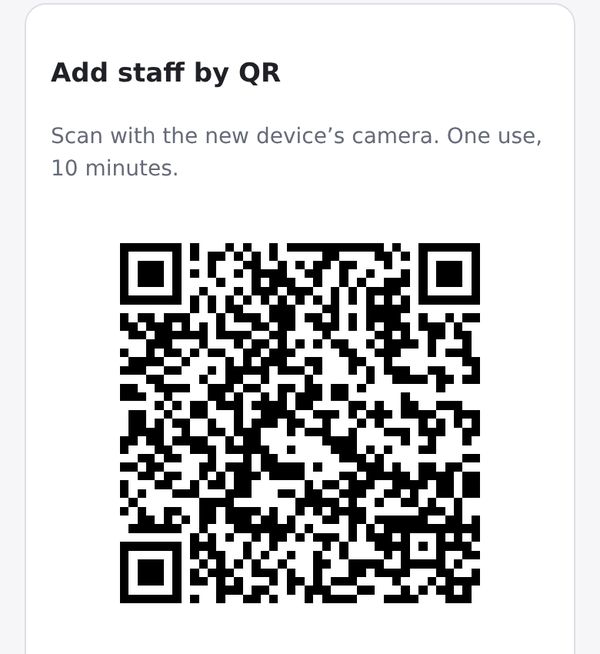 El propietario muestra un código QR de un solo uso